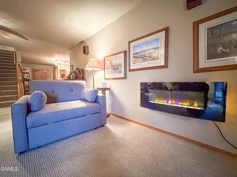 Living - 453 Brandon Dr, Bismarck, ND 58503 photo 4 of 6