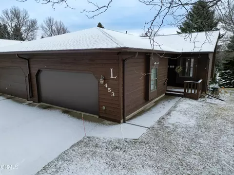453 Brandon Dr, Bismarck, ND 58503