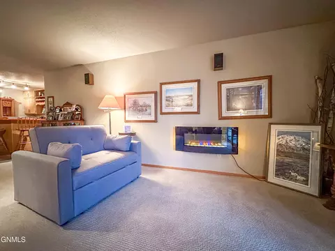 Living - 453 Brandon Dr, Bismarck, ND 58503 photo 3 of 6