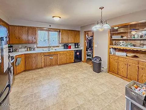Kitchen - 528 Capitol Ave, Bismarck, ND 58501 photo 6 of 7