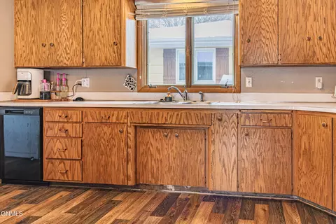 Kitchen - 528 Capitol Ave, Bismarck, ND 58501 photo 4 of 7