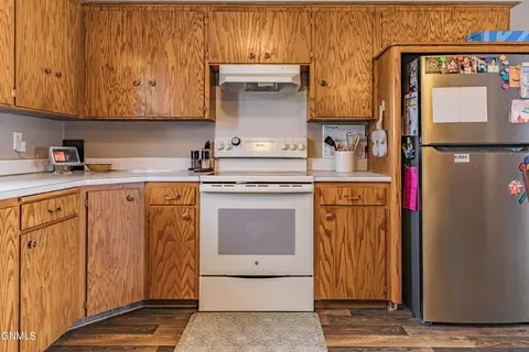 Kitchen - 528 Capitol Ave, Bismarck, ND 58501 photo 5 of 7
