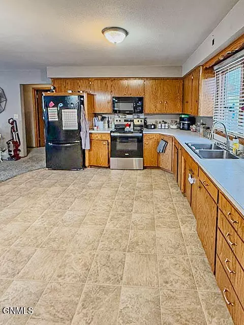 Kitchen - 528 Capitol Ave, Bismarck, ND 58501 photo 7 of 7