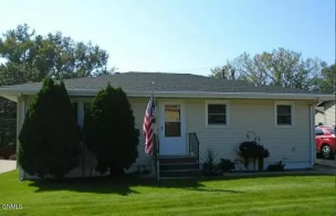 1403 Sunset Dr, Mandan, ND 58554