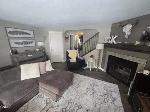 1526 Cimarron Dr, Bismarck, ND 58503 photo 2