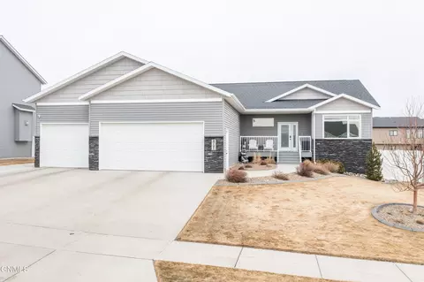 4721 Kites Ln, Bismarck, ND 58503