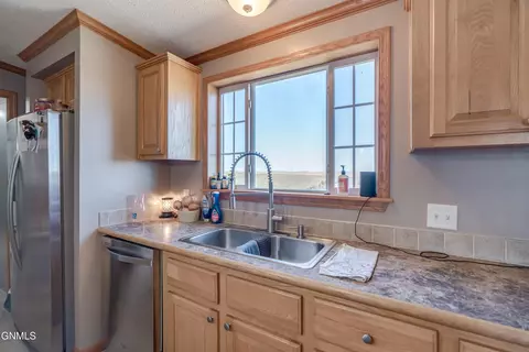 2591 Abbott Ln N, Mandan, ND 58554 photo 3