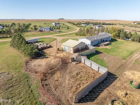2591 Abbott Ln N, Mandan, ND 58554 photo 27