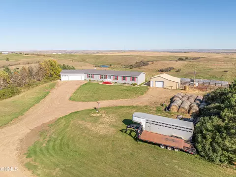 2591 Abbott Ln N, Mandan, ND 58554