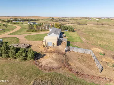 2591 Abbott Ln N, Mandan, ND 58554 photo 26