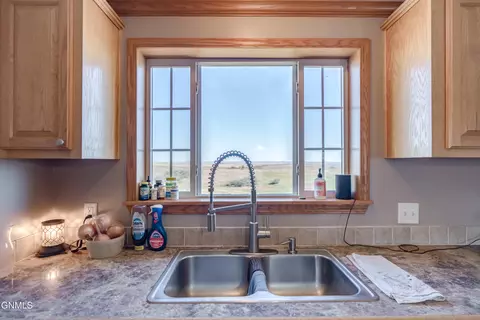 2591 Abbott Ln N, Mandan, ND 58554 photo 6