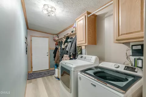 2591 Abbott Ln N, Mandan, ND 58554 photo 4