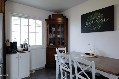 Dining - 127 17th St E, Dickinson, ND 58601 photo 2 of 2