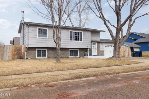 Exterior - 127 17th St E, Dickinson, ND 58601 photo 1 of 1