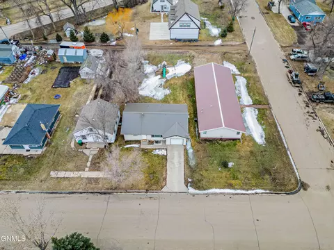 View/Area - 215 2nd St SE, Garrison, ND 58540 photo 2 of 4