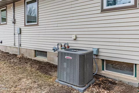 Exterior - 215 2nd St SE, Garrison, ND 58540 photo 6 of 7