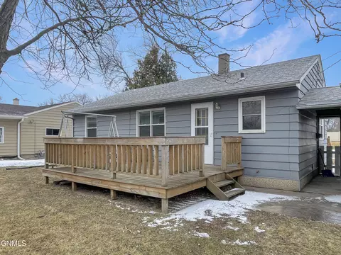 Exterior - 260 5th Ave S, Carrington, ND 58421 photo 3 of 4