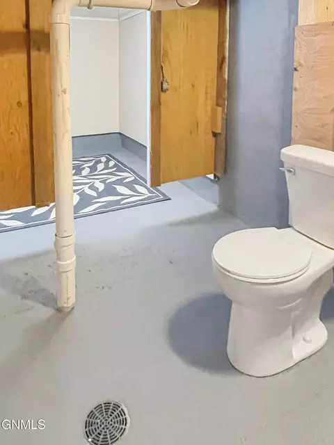 Bath - 260 5th Ave S, Carrington, ND 58421 photo 5 of 5