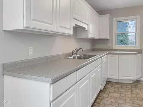 Kitchen - 260 5th Ave S, Carrington, ND 58421 photo 1 of 5