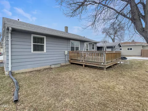 Exterior - 260 5th Ave S, Carrington, ND 58421 photo 4 of 4