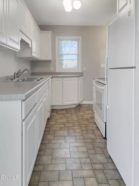 Kitchen - 260 5th Ave S, Carrington, ND 58421 photo 3 of 5