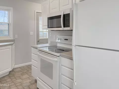 Kitchen - 260 5th Ave S, Carrington, ND 58421 photo 2 of 5