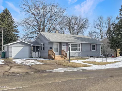 Exterior - 260 5th Ave S, Carrington, ND 58421 photo 1 of 4