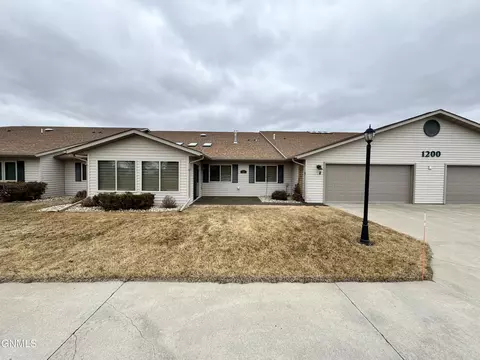 1200 7th St SW, Jamestown, ND 58401