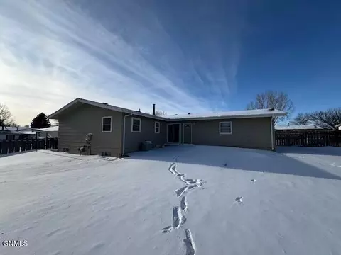 Exterior - 858 Elm Ave, Dickinson, ND 58601 photo 1 of 1