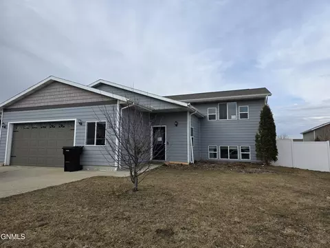 540 Highlands Ave, Dickinson, ND 58601