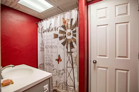 Bath - 6890 51st Ave SW, Carson, ND 58529 photo 3 of 4