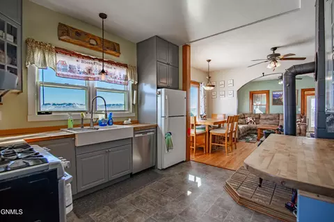 Kitchen - 6890 51st Ave SW, Carson, ND 58529 photo 2 of 7