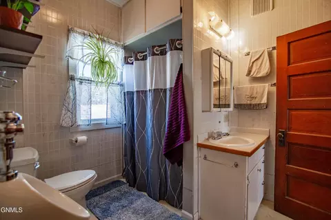 Bath - 6890 51st Ave SW, Carson, ND 58529 photo 1 of 4
