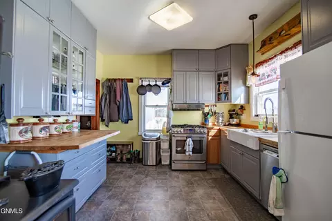 Kitchen - 6890 51st Ave SW, Carson, ND 58529 photo 4 of 7