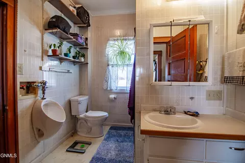Bath - 6890 51st Ave SW, Carson, ND 58529 photo 2 of 4