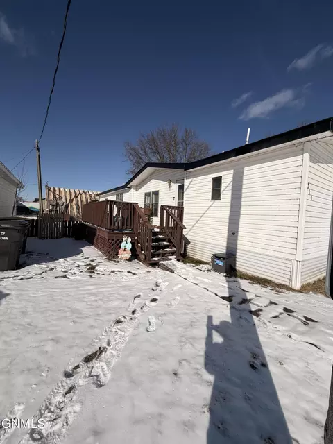 210 Holiday Park, Jamestown, ND 58401