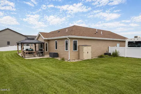 4000 New Rockford Pl, Bismarck, ND 58503