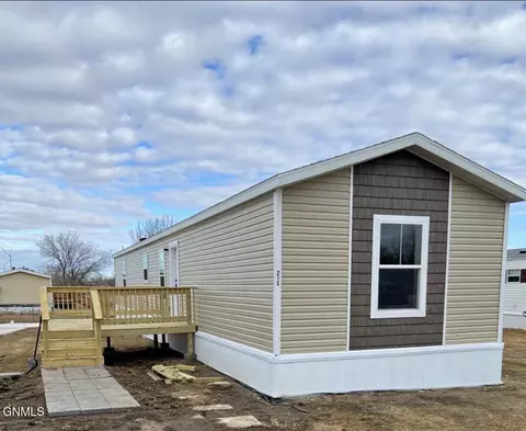 215 E St, Dickinson, ND 58601