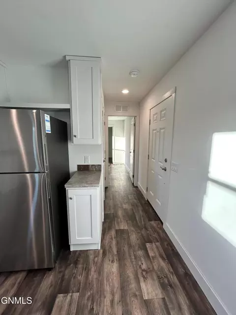 215 E St, Dickinson, ND 58601 photo 13