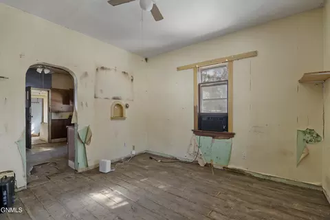 310 4th Ave NE, Mandan, ND 58554 photo 3