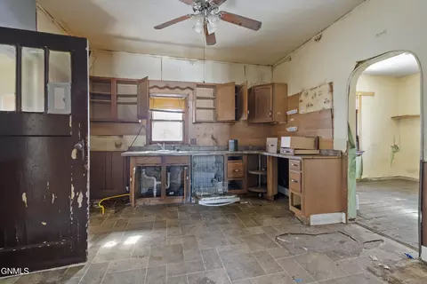310 4th Ave NE, Mandan, ND 58554 photo 4