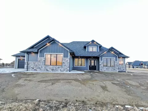 12010 Acadia Dr, Bismarck, ND 58503