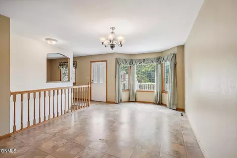 Living - 1002 Turnpike Ave E, Bismarck, ND 58501 photo 2 of 7