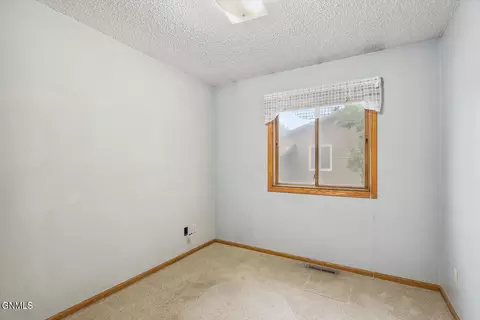 Bedroom - 1002 Turnpike Ave E, Bismarck, ND 58501 photo 1 of 10