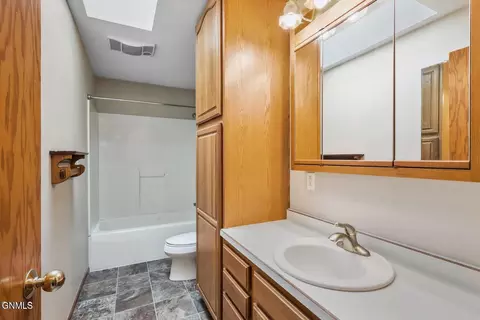 Bath - 1002 Turnpike Ave E, Bismarck, ND 58501 photo 1 of 2