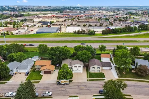 View/Area - 1002 Turnpike Ave E, Bismarck, ND 58501 photo 2 of 3