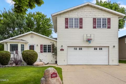 Exterior - 1002 Turnpike Ave E, Bismarck, ND 58501 photo 2 of 5
