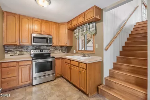 Kitchen - 1002 Turnpike Ave E, Bismarck, ND 58501 photo 3 of 3