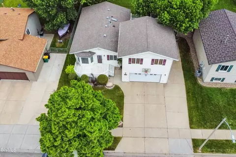 View/Area - 1002 Turnpike Ave E, Bismarck, ND 58501 photo 1 of 3
