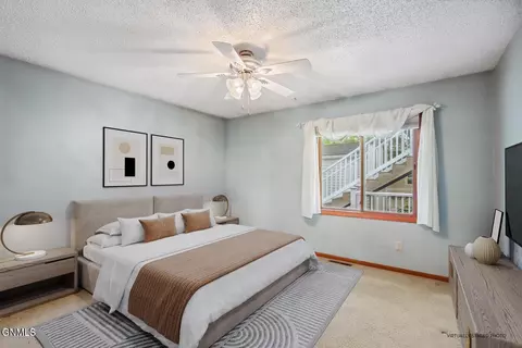 Bedroom - 1002 Turnpike Ave E, Bismarck, ND 58501 photo 4 of 10